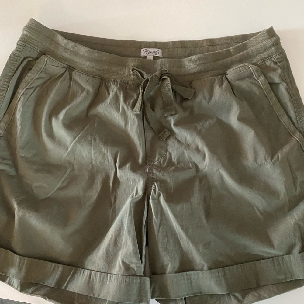 Kismet green shorts